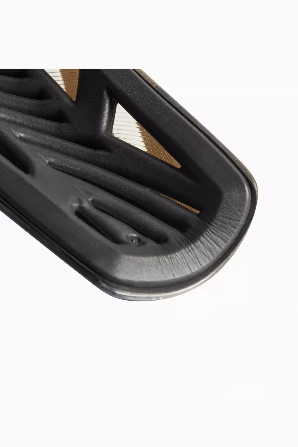 Футбольные щитки adidas Tiro League