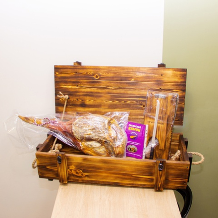 Сибирский хамон в подарочном сундуке + нож