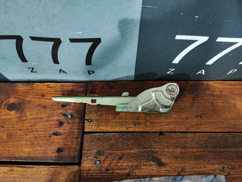 Петля капота левая Hyundai Accent 2 00-12 Новая Оригинал 7911025001