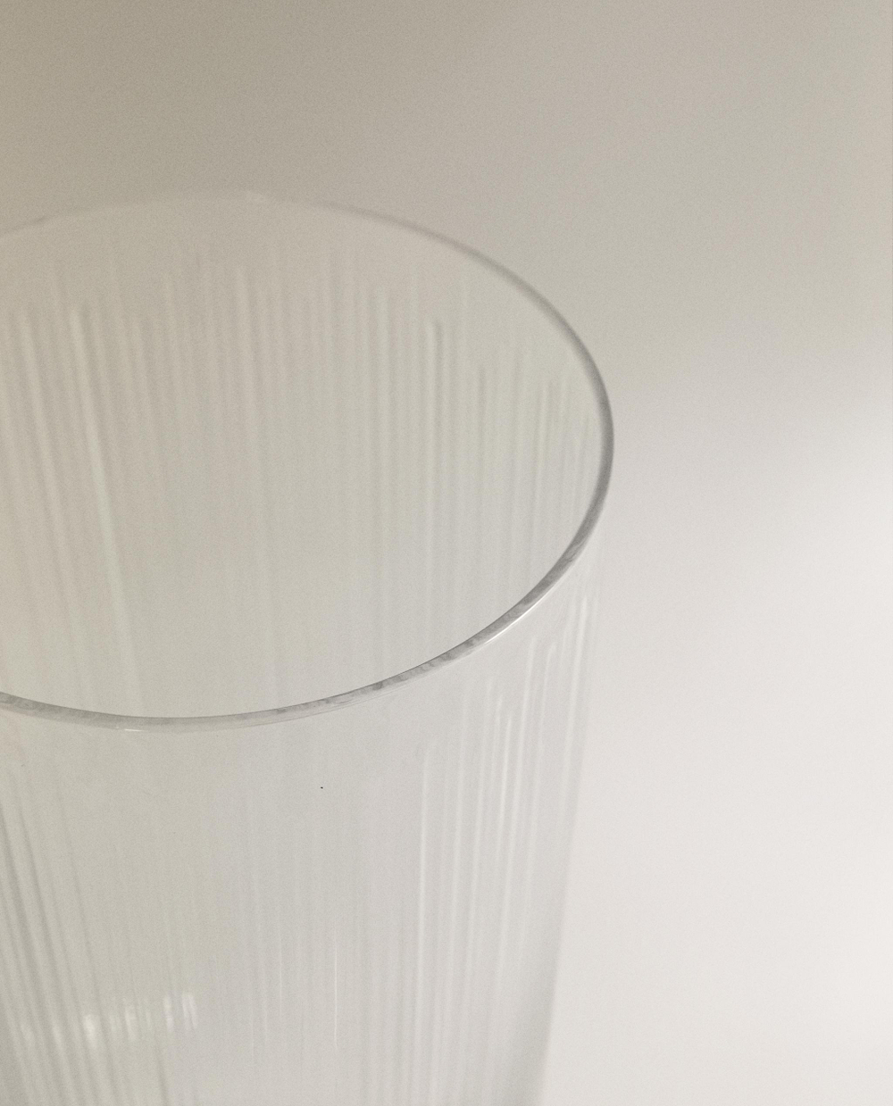 Zara Home Ваза из стекла, цвет зелёный, 25 см