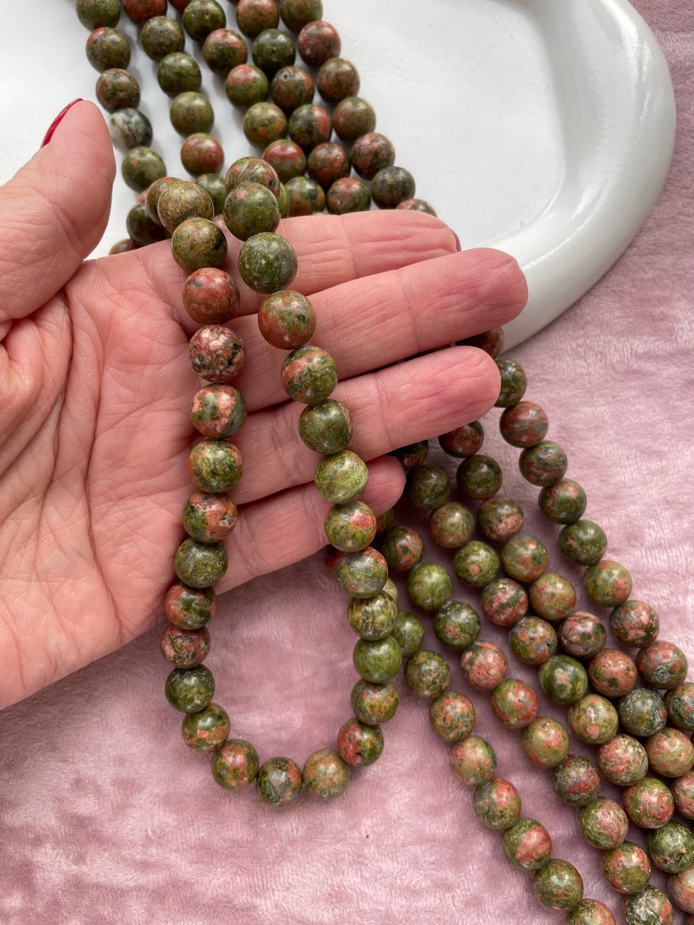 Нить бусин из унакита 10,5мм