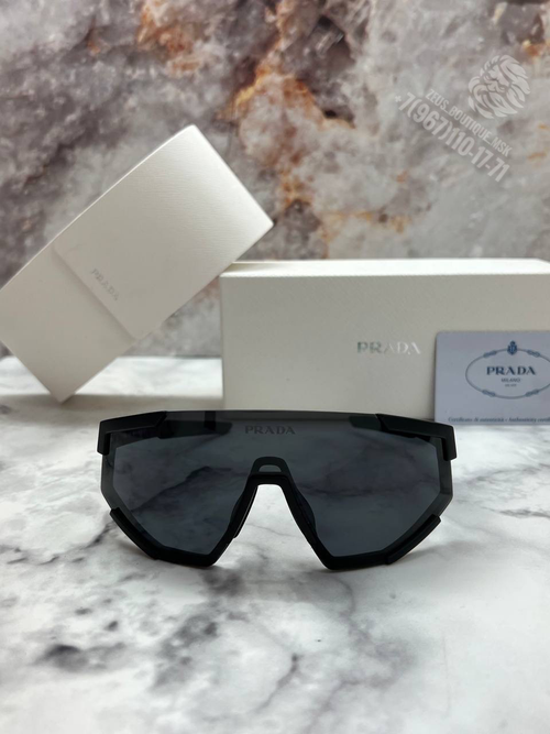 Солнечные очки Prada