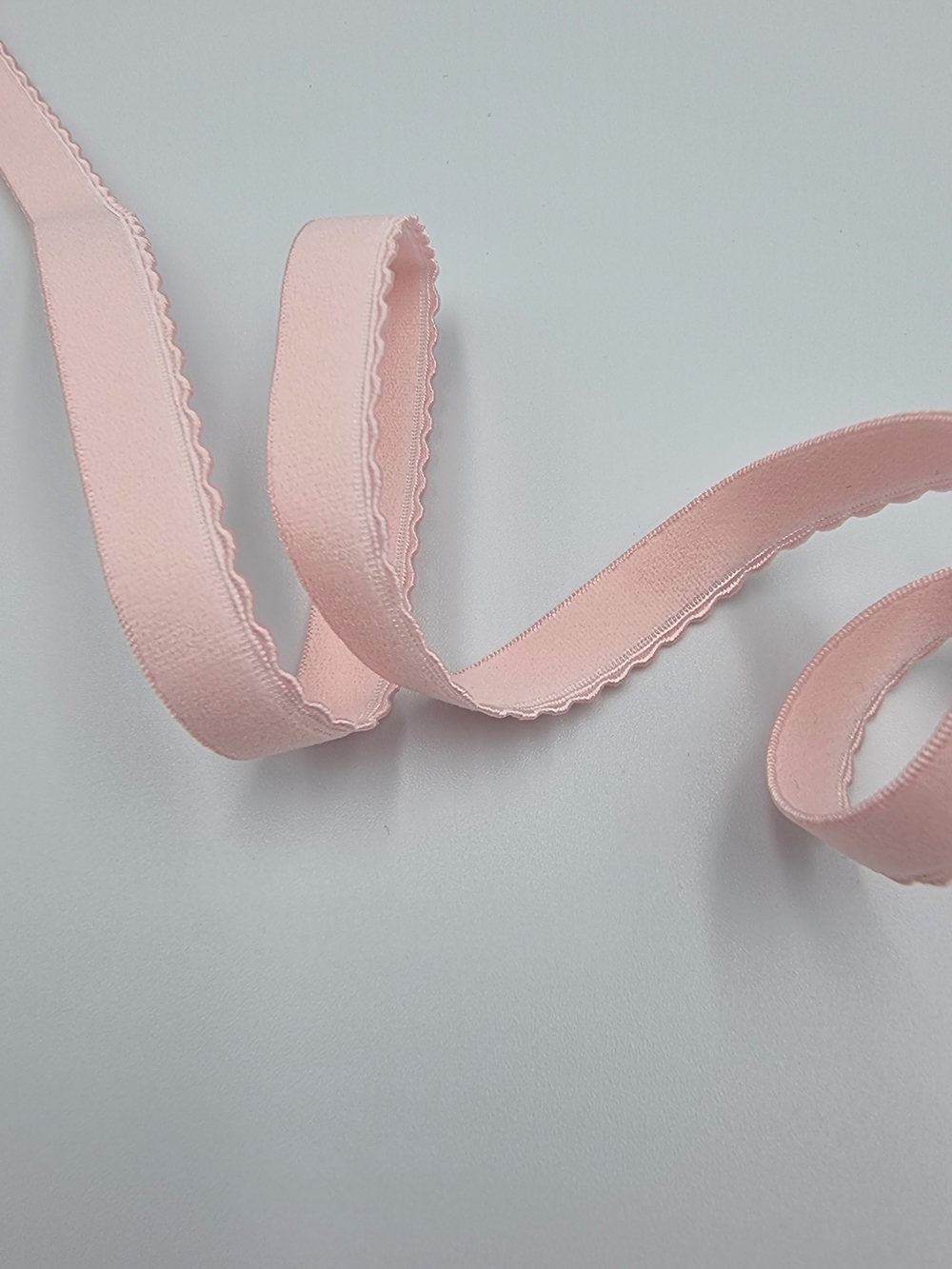 Резинка ажурная становая светло-розовая 11 мм (Pantone 12-1706 TPG)