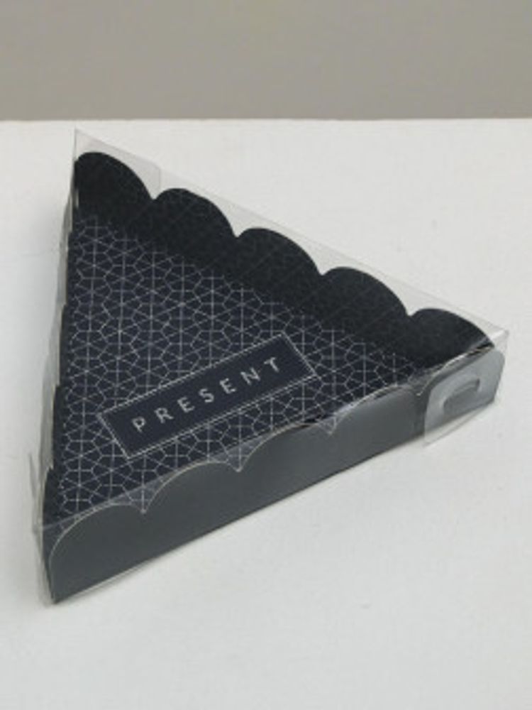 Треугольная коробка для кондитерских изделий с PVC-крышкой Present, 18 × 18 × 4 см