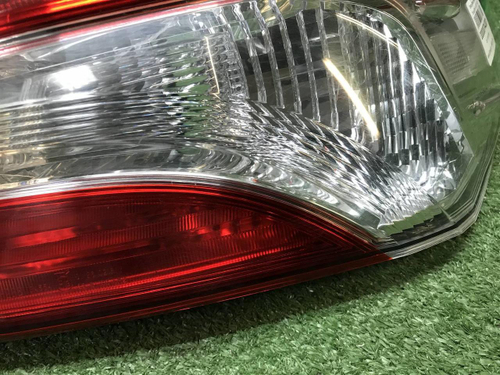 Фонарь правый внеш Toyota Camry xv70 17-нв галоген