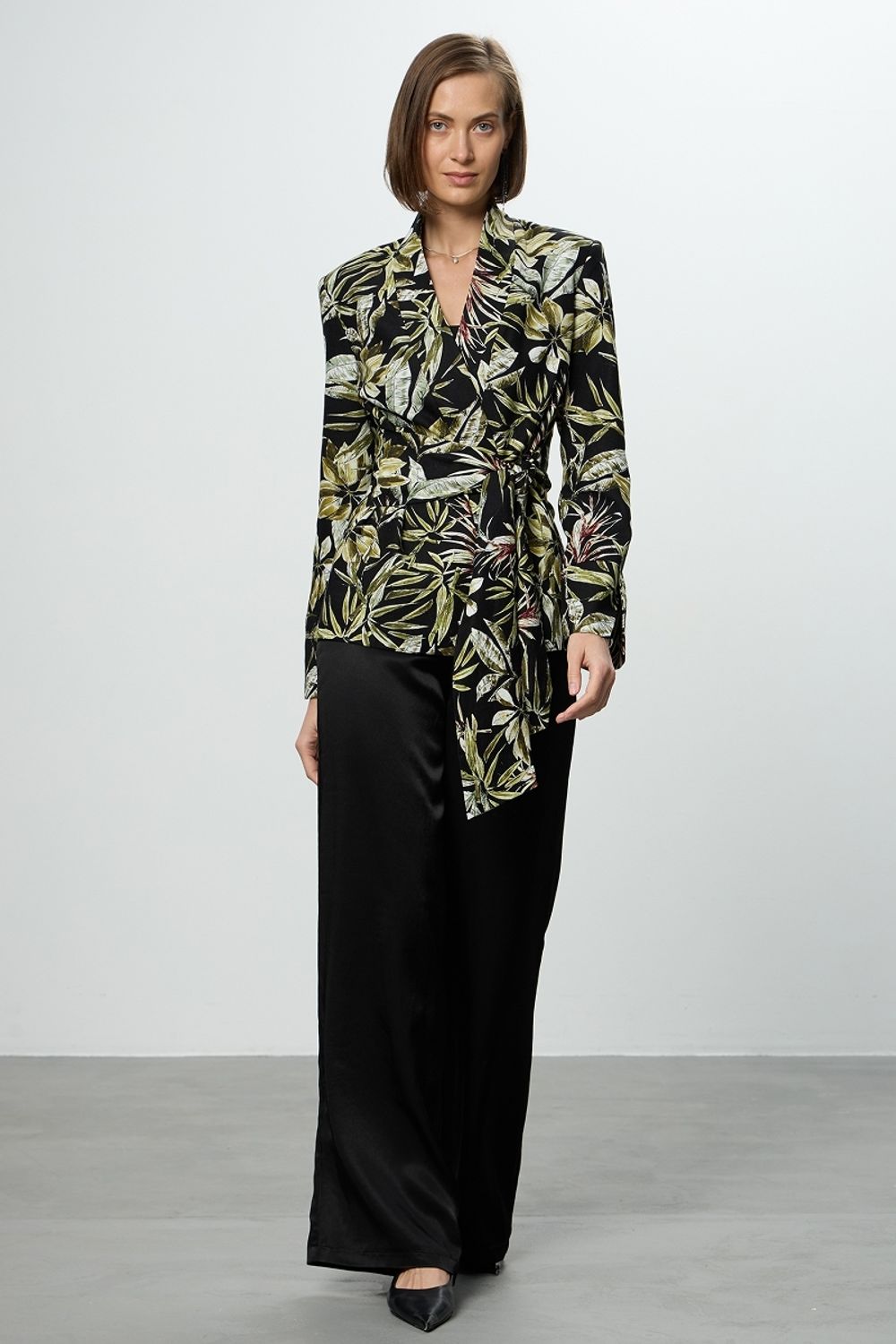 Брюки Палаццо боковая молния черная атласная вискоза