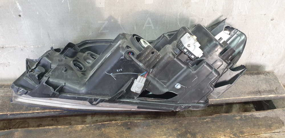 Фара правая LED Suzuki  Vitara 2 14-21 Б/У Оригинал 3512054p50