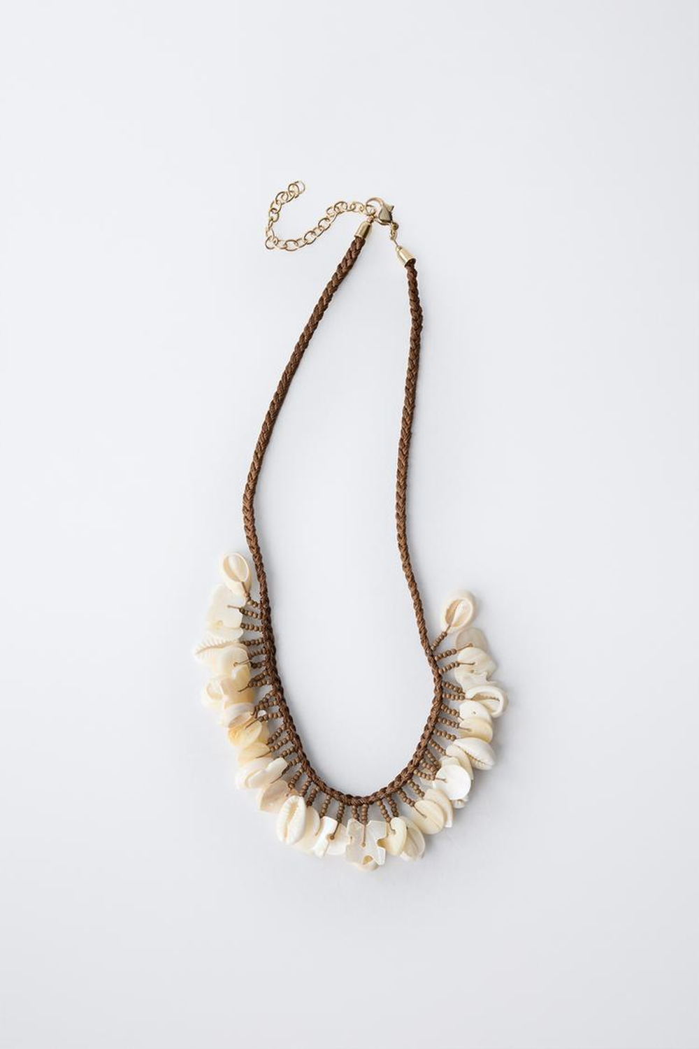 ZARA ПЛЕТЕНОЕ ОЖЕРЕЛЬЕ С РАКУШКАМИ, КОРИЧНЕВЫЙ