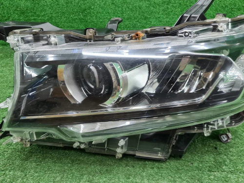 Фара левая Toyota Land Cruiser Prado 150 17-нв LED