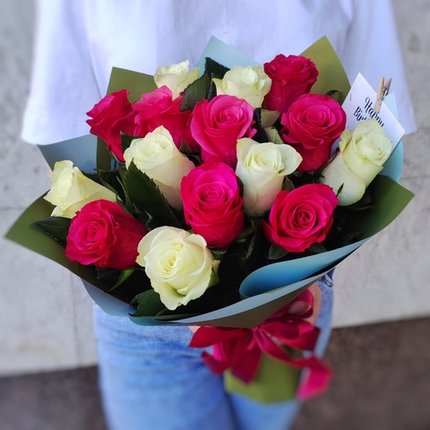 Букет из 15 белых и розовых роз (Кения 40 см)