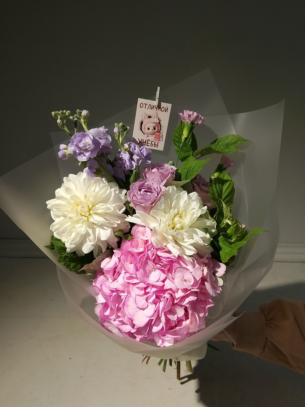 Летний солнечный букет с танацетумом и ароматными пионами Сара Бернард (С0034)