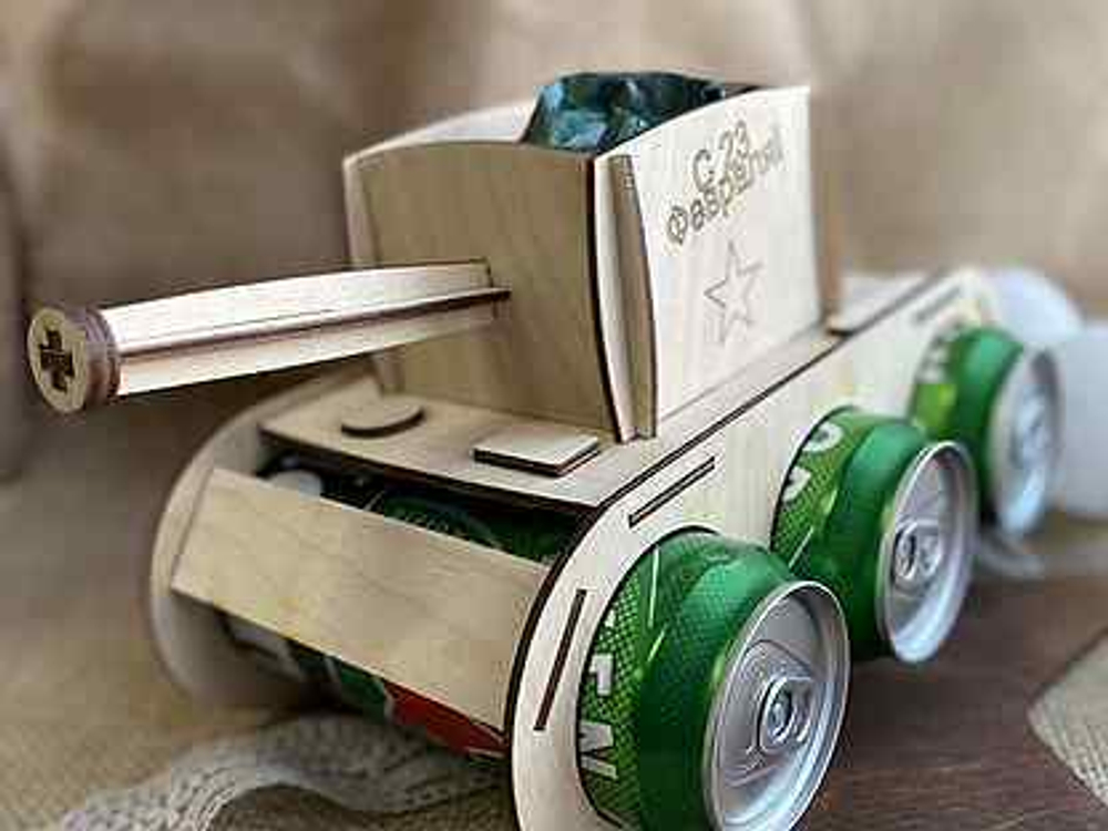 Подарок мужчине на 23 февраля / Танк под пиво / Подарочная коробка / Подарочный набор на День защитника Отечества / Подставка под пиво / Подарок мужу, любимому, парню, другу, брату, папе, коллеге, дедушке