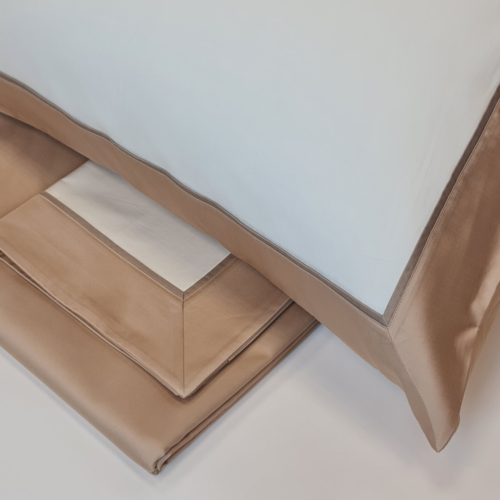 Постельное белье cемейное Сlaire&Caroll Frame белое с бежевым