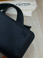 Сумка-слинг Louis Vuitton