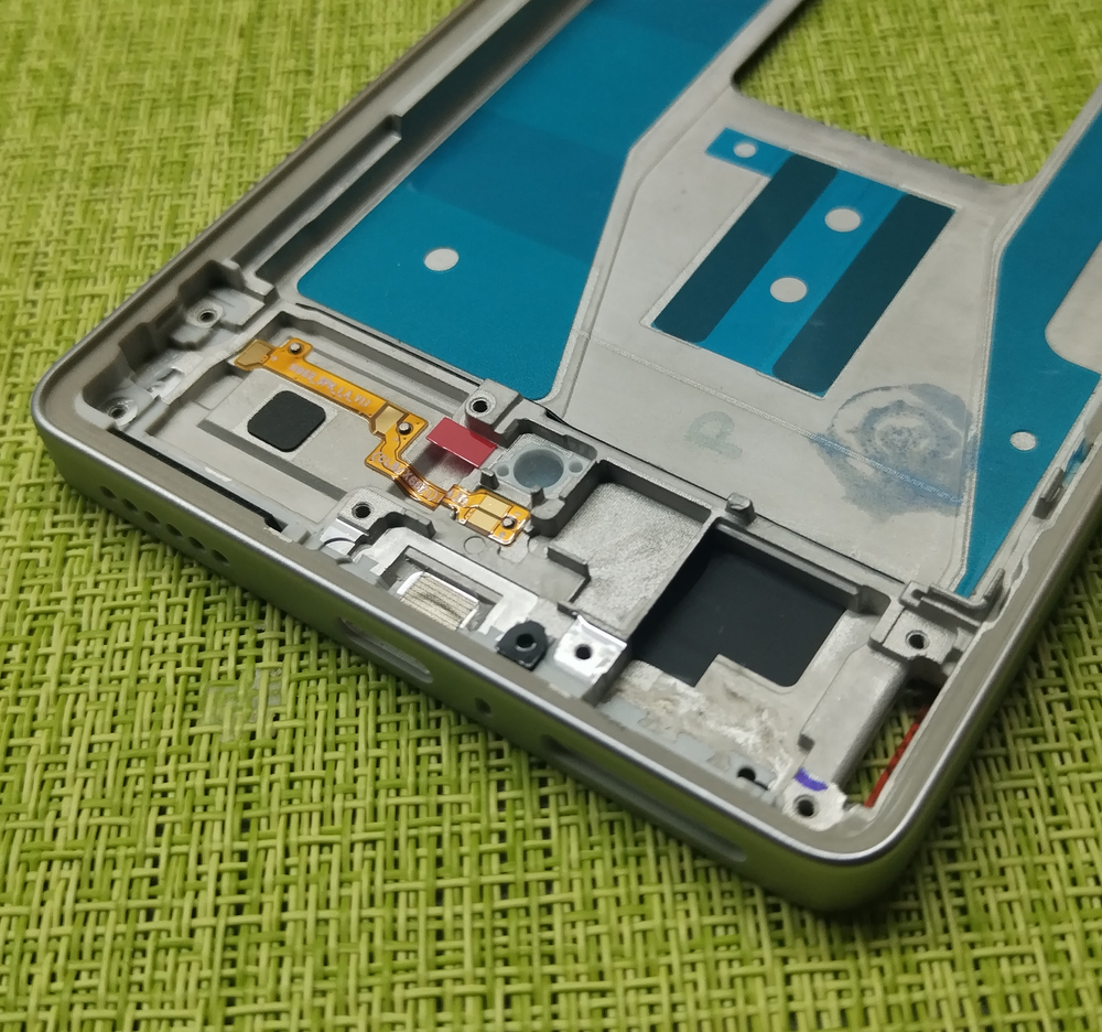 Tecno Camon 30 Pro (CL8) - рамка дисплея (корпус) + шлейф кнопок + кнопки + фиксатор (ORIG-SP)