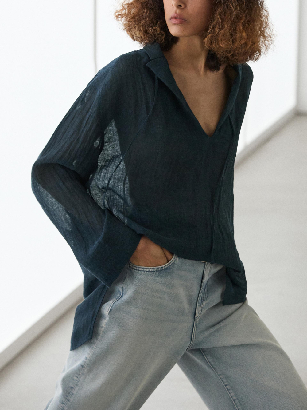 Massimo Dutti Блуза из 100% струящегося льна с отложным воротником, свинцовый