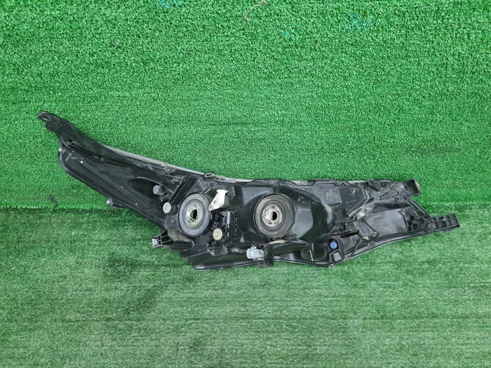 Фара левая Toyota Corolla E160 (2015-2019) галоген