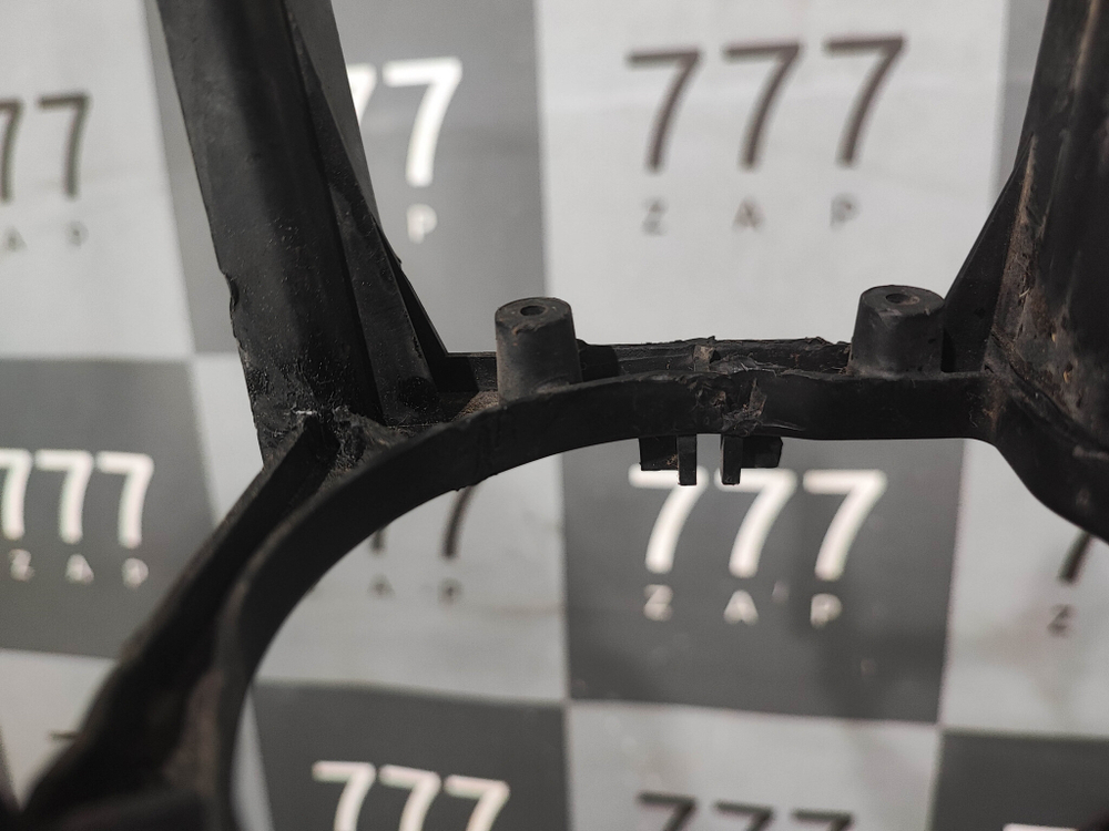 Кронштейн ПТФ правый Lada Vesta Cross 15-нв Б/У Оригинал 8450033260