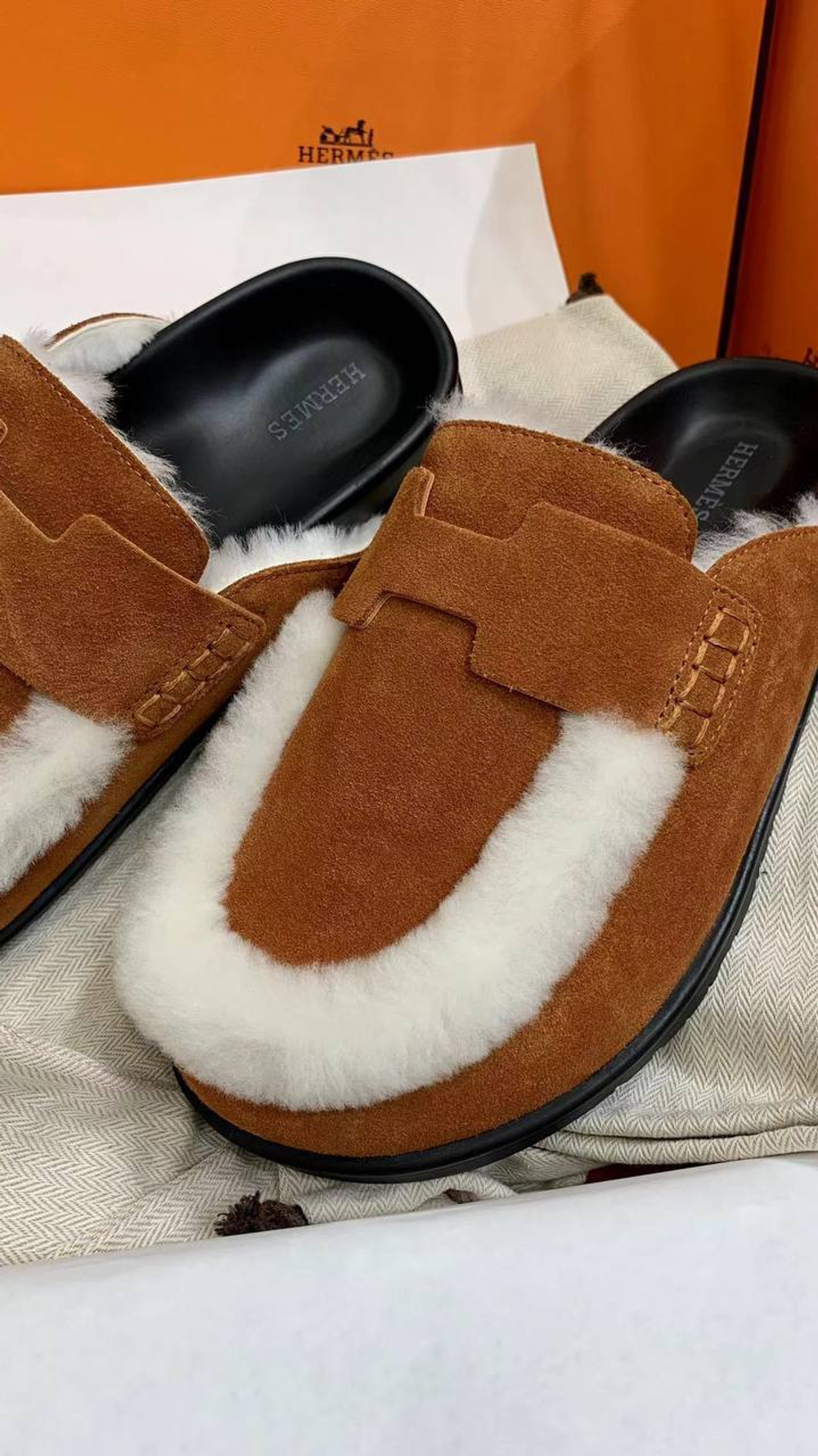 Мюли Hermes Go Mule женские замшевые с мехом в темно-коричневом цвете