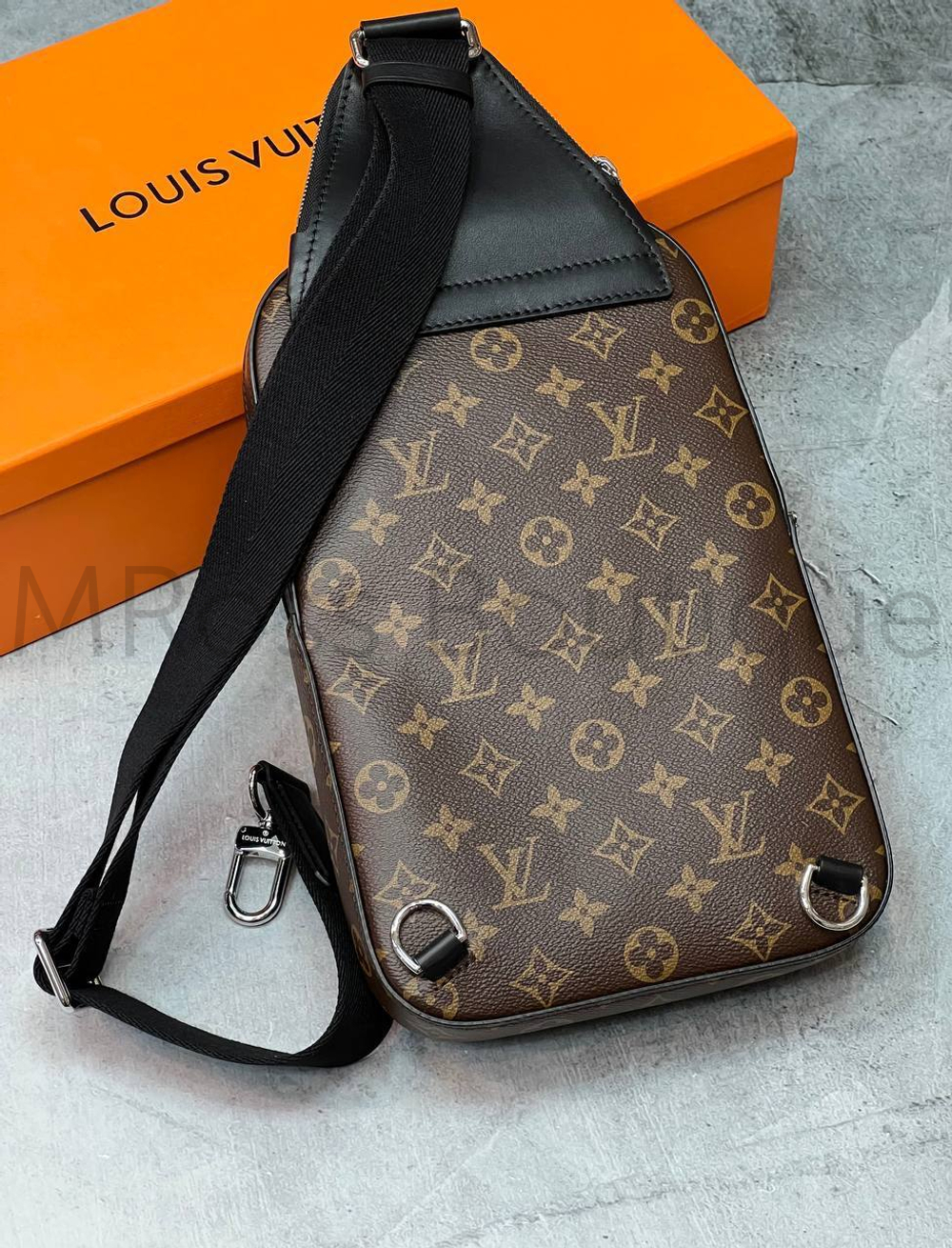 Сумка Avenue Sling NM Monogram Louis Vuitton