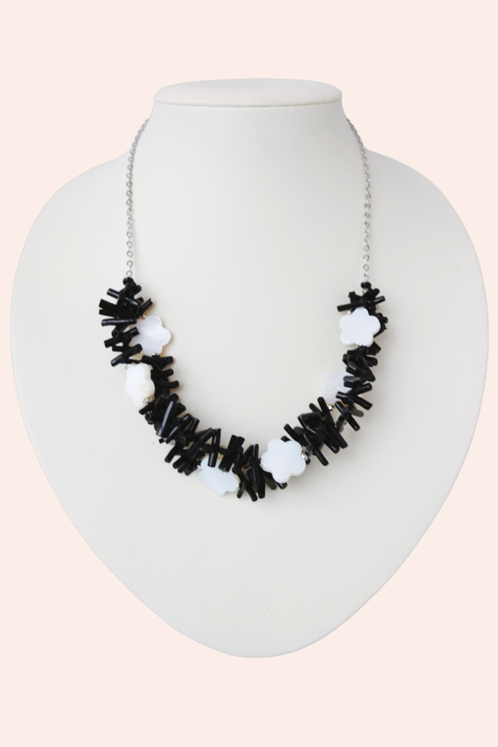 Колье Ласточка с чёрным кораллом и белым перламутром