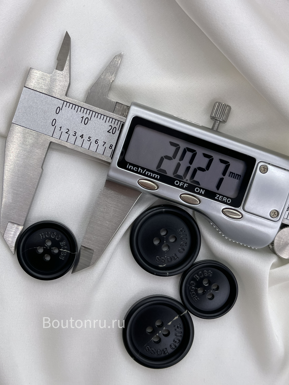 Пуговицы на прокол ХугоБ. (ХБ) черные с белой прожилкой