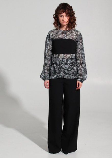 Блуза с разрезами