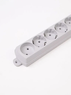 Сетевой фильтр с предохранителем 5м (6 розеток) белый Pilot S