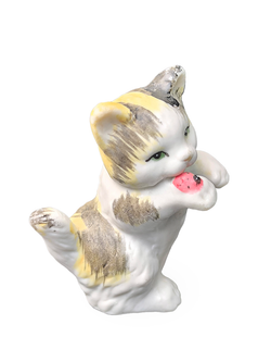Фарфоровая статуэтка (миниатюра) "Игривый котенок"