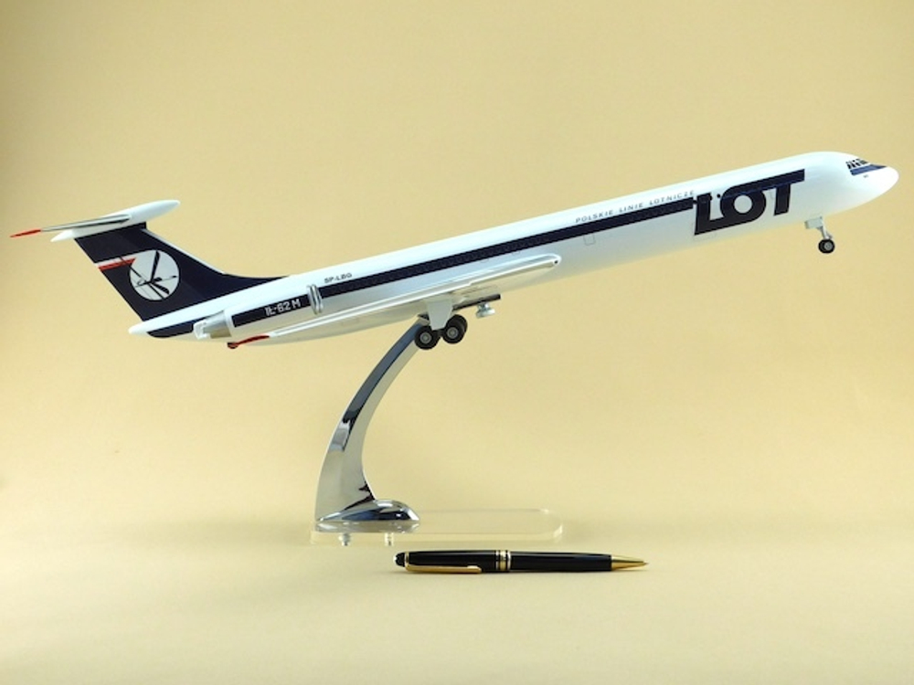 Модель самолета Ил-62М (М1:100, LOT, с шасси)