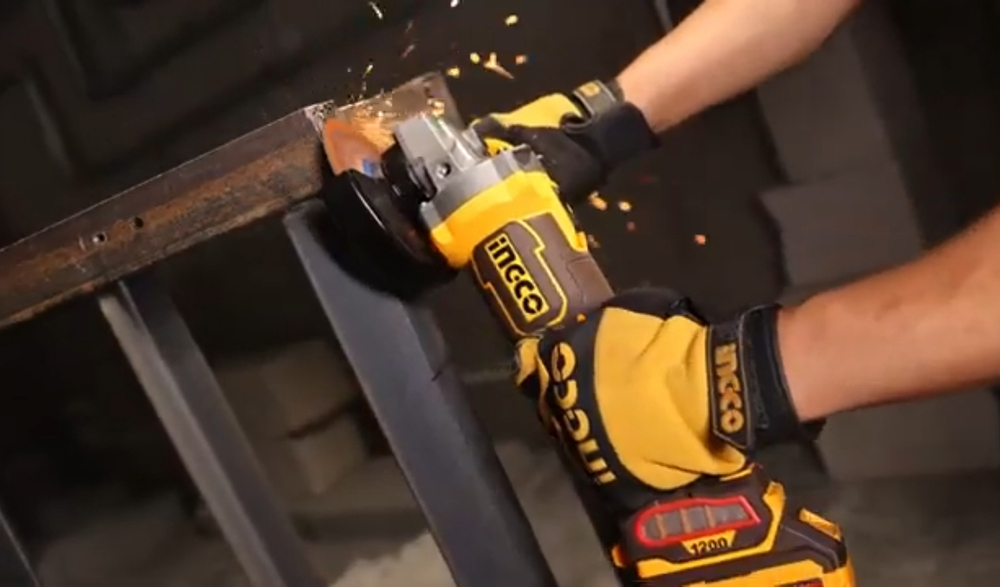 Аккумуляторная угловая шлифовальная машина (УШМ) INGCO CAGLI221253 INDUSTRIAL 20 В 125 мм