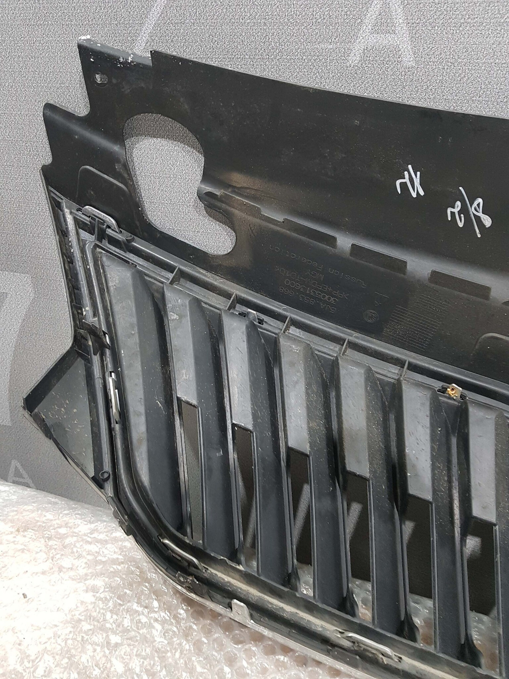 Решетка радиатора Skoda Rapid 1 12-20 Б/У Оригинал 5ja853668