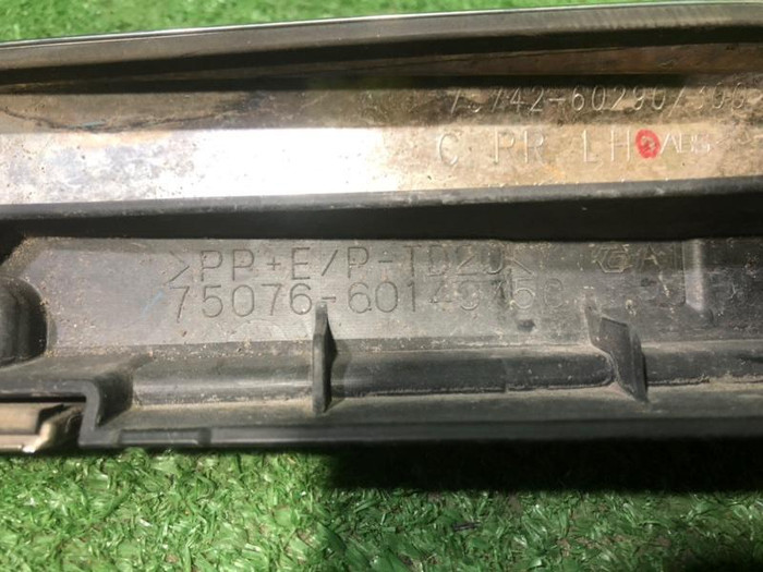 Накладка двери задняя левая Toyota Land Cruiser 200 (2015-2021)