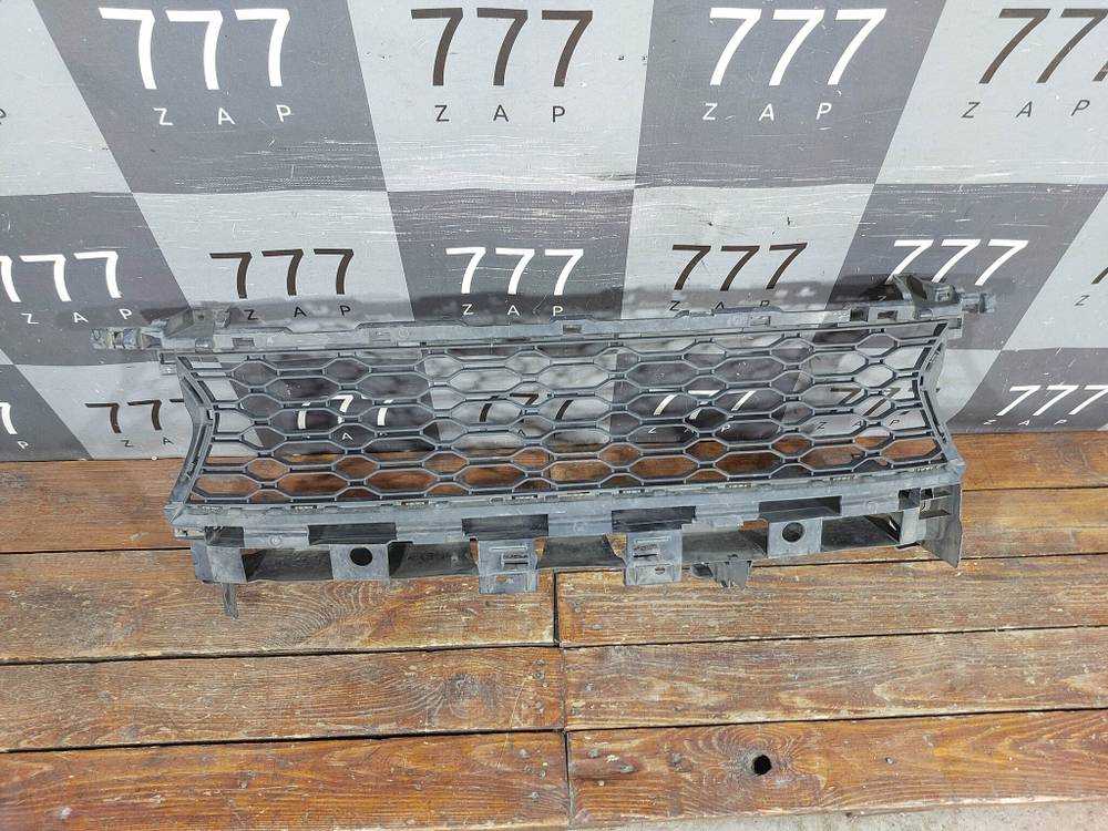 Решетка переднего бампера Renault Sandero 2 13-19 Б/У Оригинал 622542293R