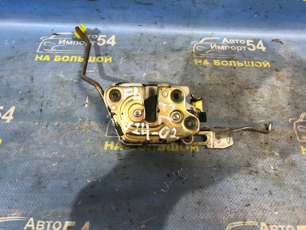 Замок двери передней левой MITSUBISHI PAJERO 1994