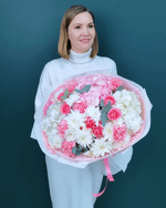 Букет из гортензии,хризантемы,диантусов и кустовой розы(00475)