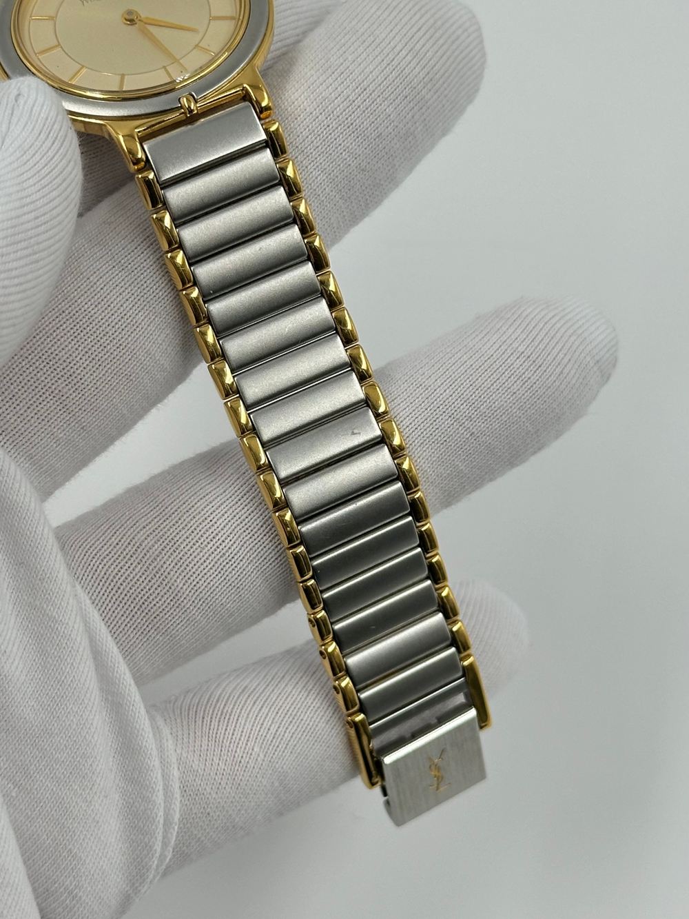 Часы Yves Saint Laurent