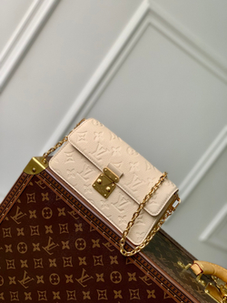Louis Vuitton Metis Wallet On Chain