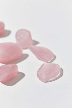 Розовый кварц галтовка