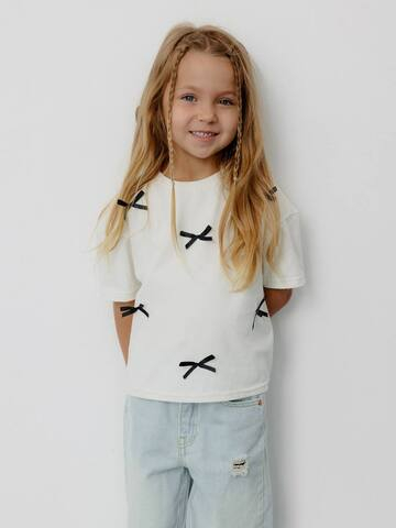 Футболка с черными бантиками