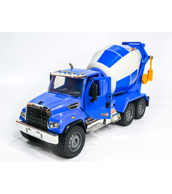 Радиоуправляемый бетоновоз Double Eagle Freightliner 114SD 1/20 2.4G RTR