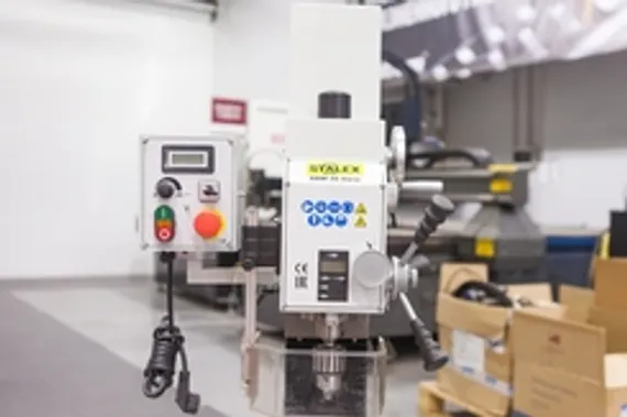 Широкоуниверсальный фрезерный станок STALEX MUF1200 Servo