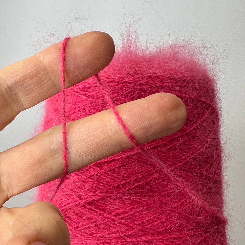 FLUFF - Gruppo Filpucci Industrie Filati; 70% ангора, 10% меринос, 20% п/а; 550м/100гр; col. 109 CORALLO, цвет: коралловый