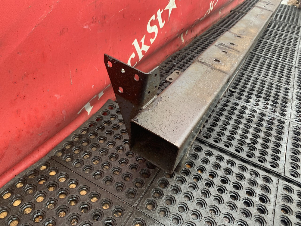 Усилитель переднего бампера