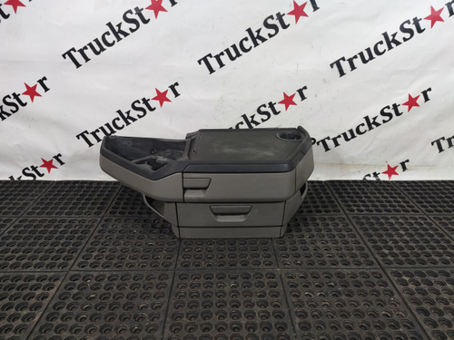 Панель торпедо центральная 2020г.