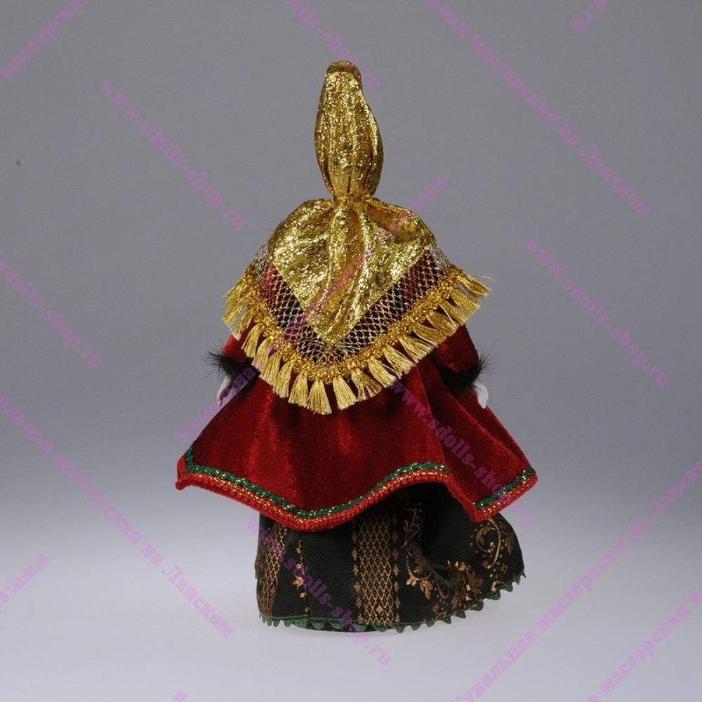 Сувенирная кукла в головном уборе характерном для города Торжка