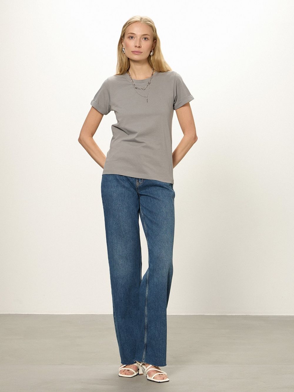 Футболка прямая светло-серая