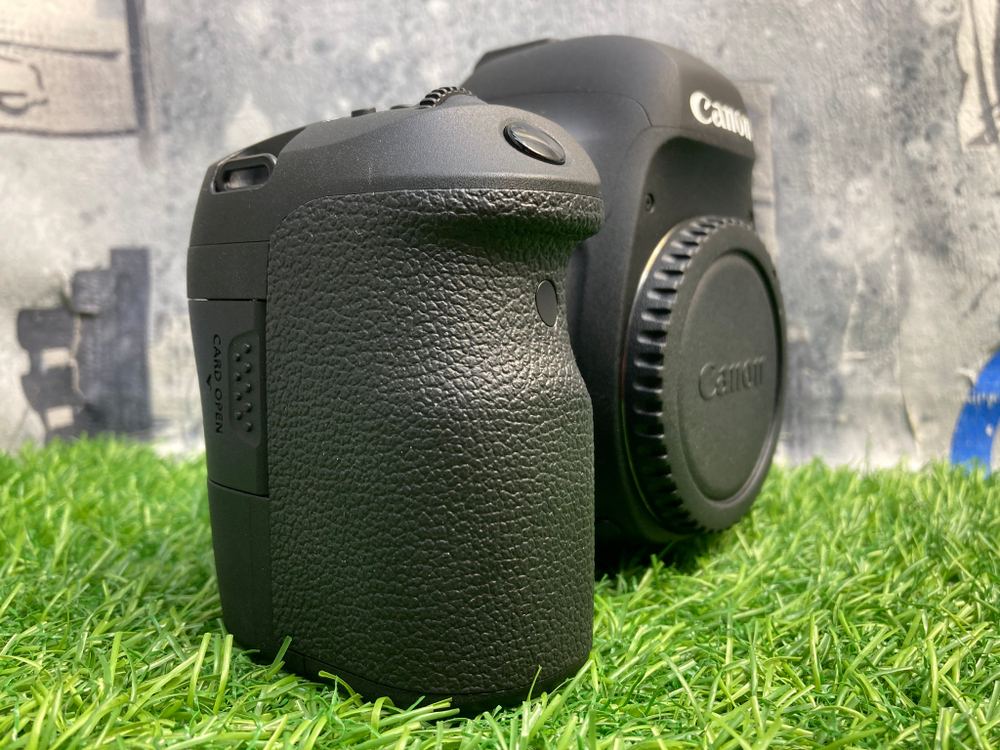 Canon EOS 6D Mark II На гарантии (350 кадров)