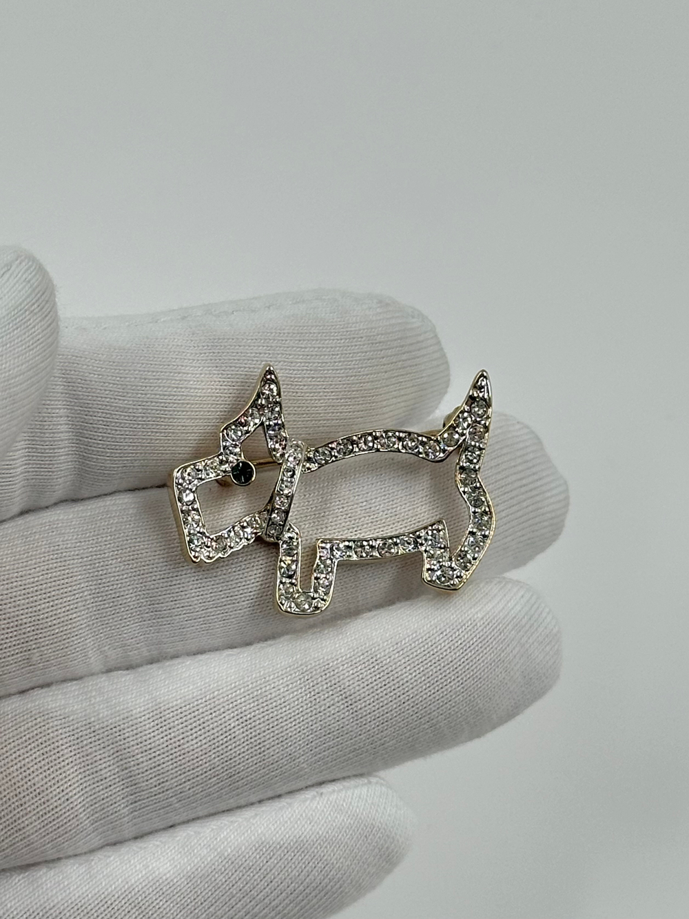 Брошь Собака Carolee