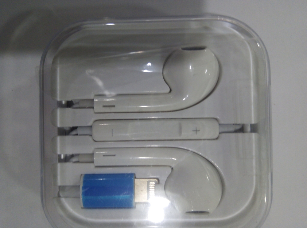 Наушники вкладыши IP 7B+ (кабель, подсоединяется через BLUETOOTH) аудио разъем Lightning